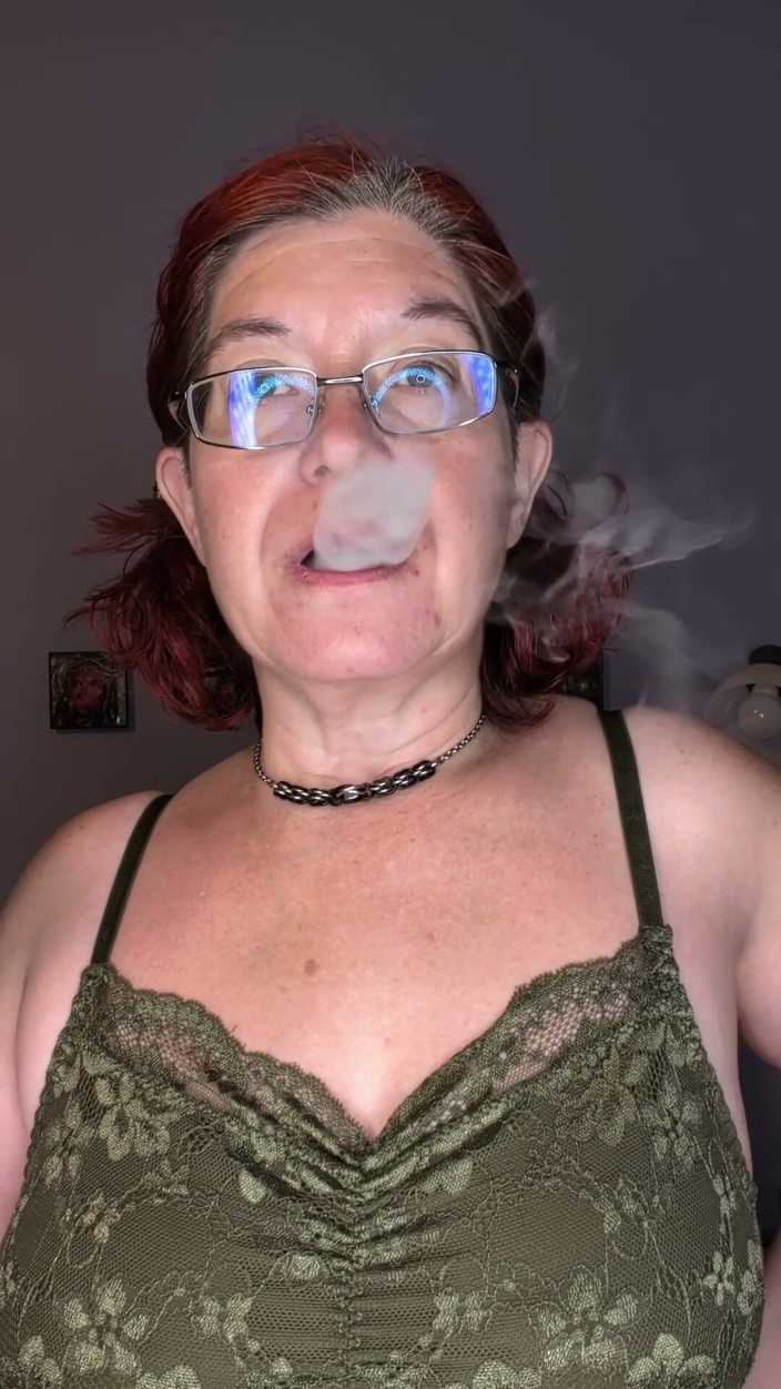Elianna: Cougar Vape Clouds