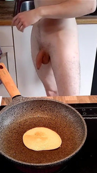 Top Chef Naked: Snauwflake Is Cooking Pancake