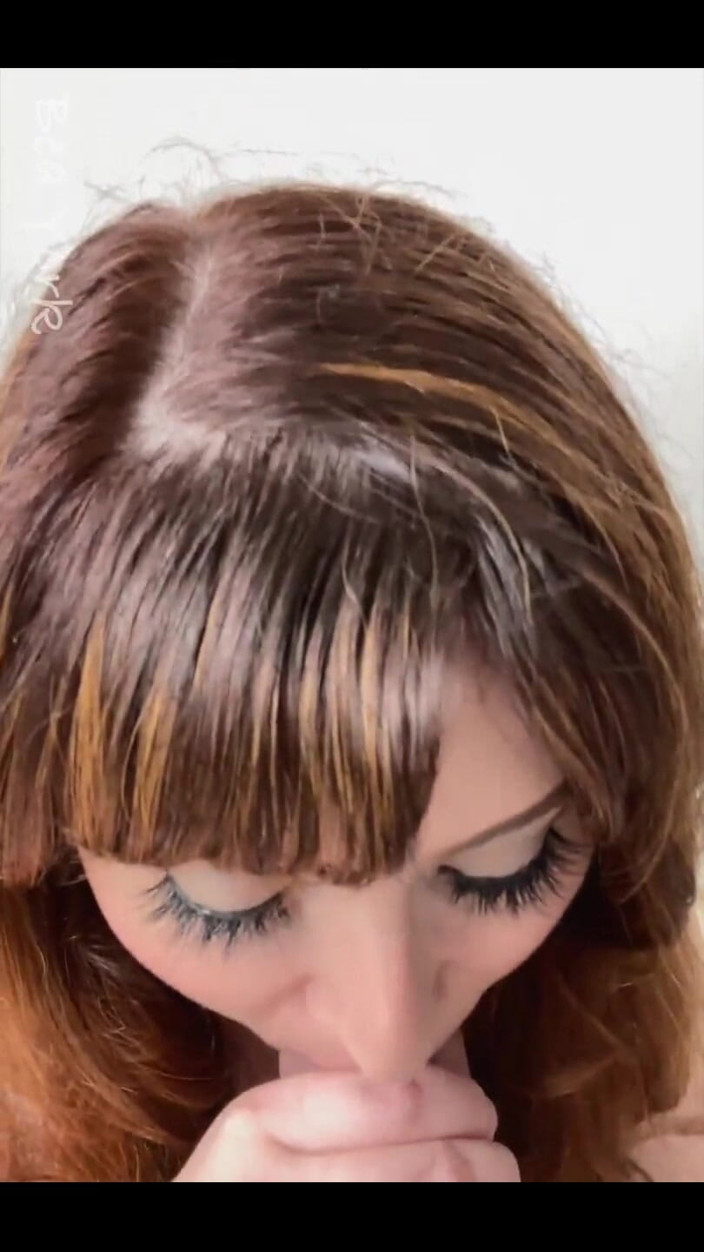 Bea York: 난 정말 어쩌면 당신에게 약간의 따먹기하고 당신이 사정하는 데 도움이 싶어하기 때문에 여기에 당신을 위해 좋은 긴 slurpy 블로우 작업입니다