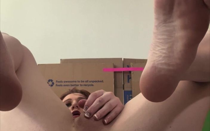 Kapri Sun: Großer rothaariger transgirl versucht, es mit einem bösen drachen aufzunehmen