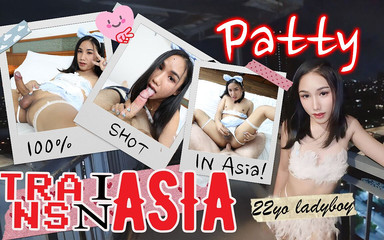 TRANS in Asia: Minyon ve sevimli ladyboys azgın kostümlü oyunu seviyor