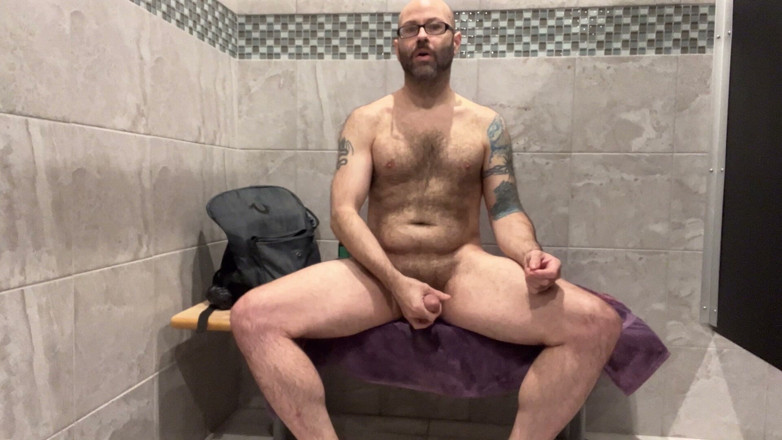 Hairy Wolfe: Nevlastní otec miluje cvičení a honí si v šatně v šatně v šatně...