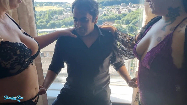 Shooting Star: Kepergok sama bapak kos dan pacarku berubah jadi threesome