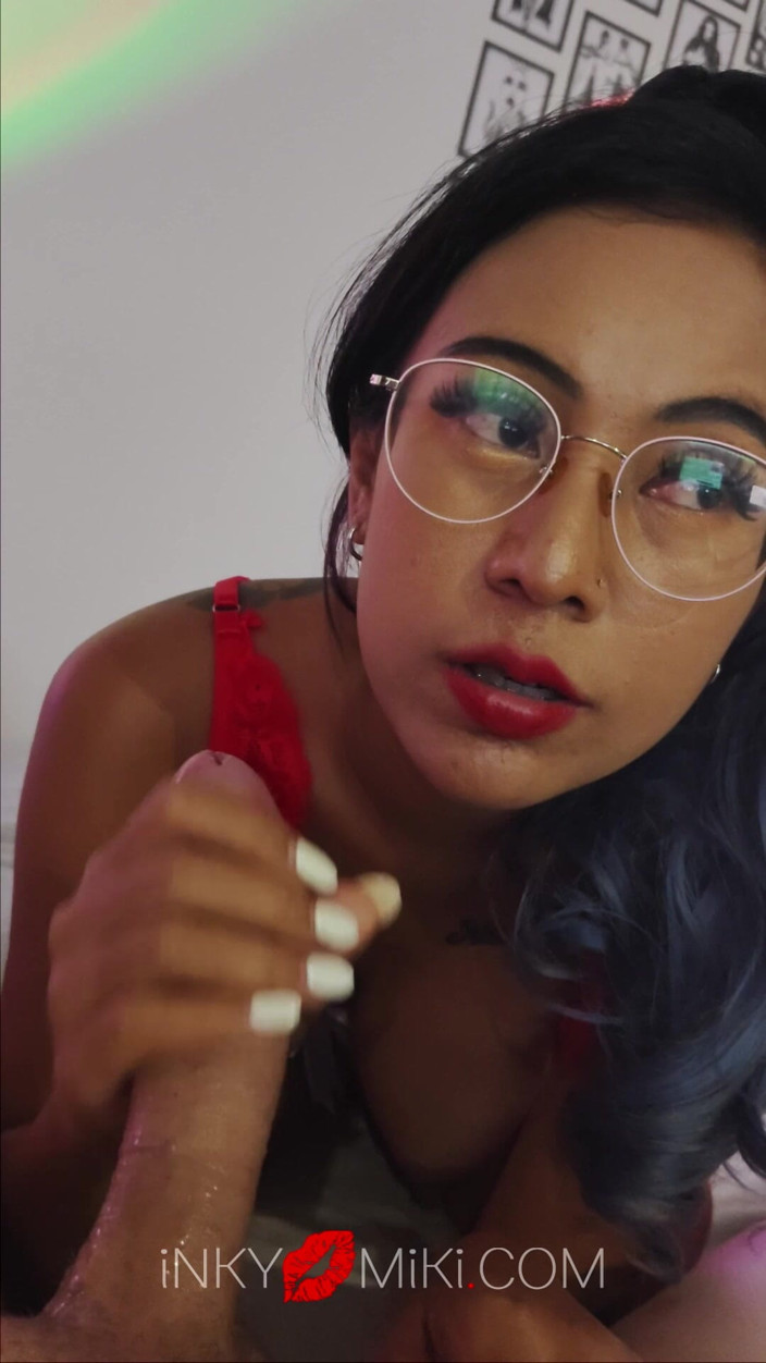 Inky Miki: Blowjob mengusik saya menolaknya ke atas tepi untuk pancutan mani...