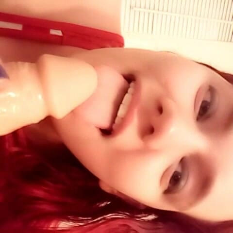 Scarlet Vixen: Scopo e succhia il mio giocattolo a letto (wmv)