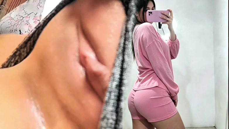 Yuli and tony: Bạn thân nhất của tôi chạm vào âm hộ của cô ấy...
