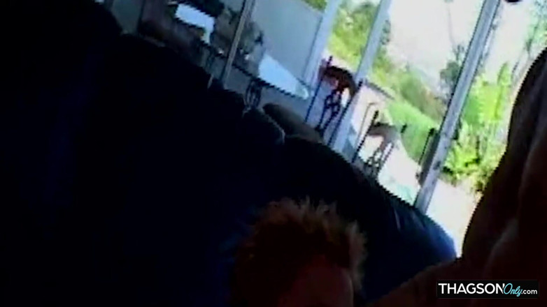 THAGSON 18+: Ahegao blondine gevingerd tot pulserende orgasme-explosie