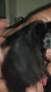 Noite sozinha, beijando os lindos peitos grandes da minha esposa