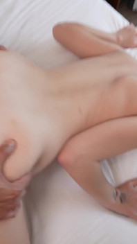 Sexy blonďatá teenagerka cvičí a má tvrdý drsný sex