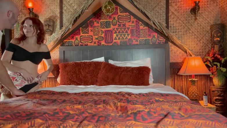 Island Boy Vids: エリーゼ・ロンドンとティキでフリーキーになる