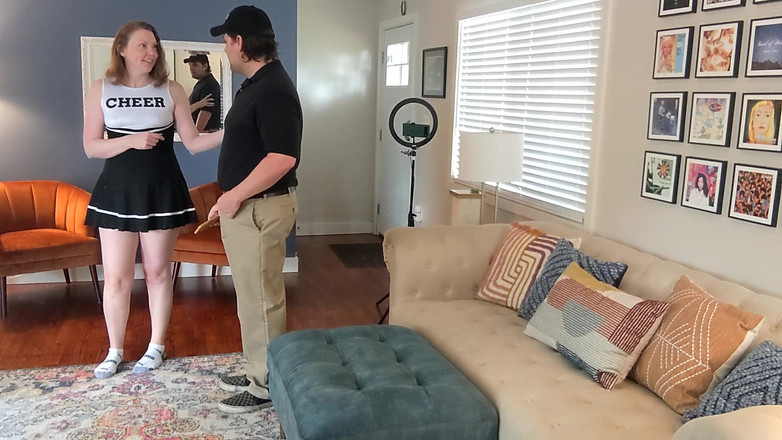 Jess and James TOYST: Jurulatih digoda oleh pembimbing sorak