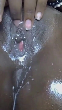 Apakah ada yang memesan memek untuk sarapan?