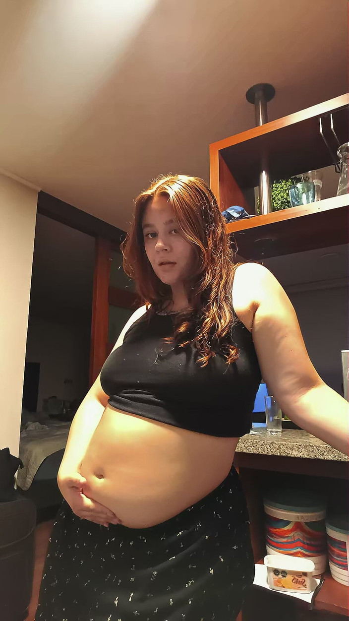 Nicole Passat: Nicole Passat đã tăng cân và cho thấy âm hộ đầy thịt và...