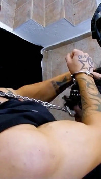 Skinny MILF Kathylee fucked hard at casting by muscle man after shooting