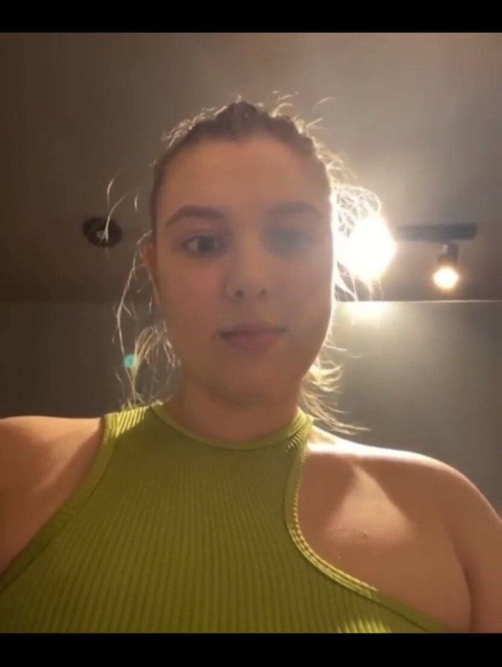 JuiceLussie: Louca academia fodendo em público