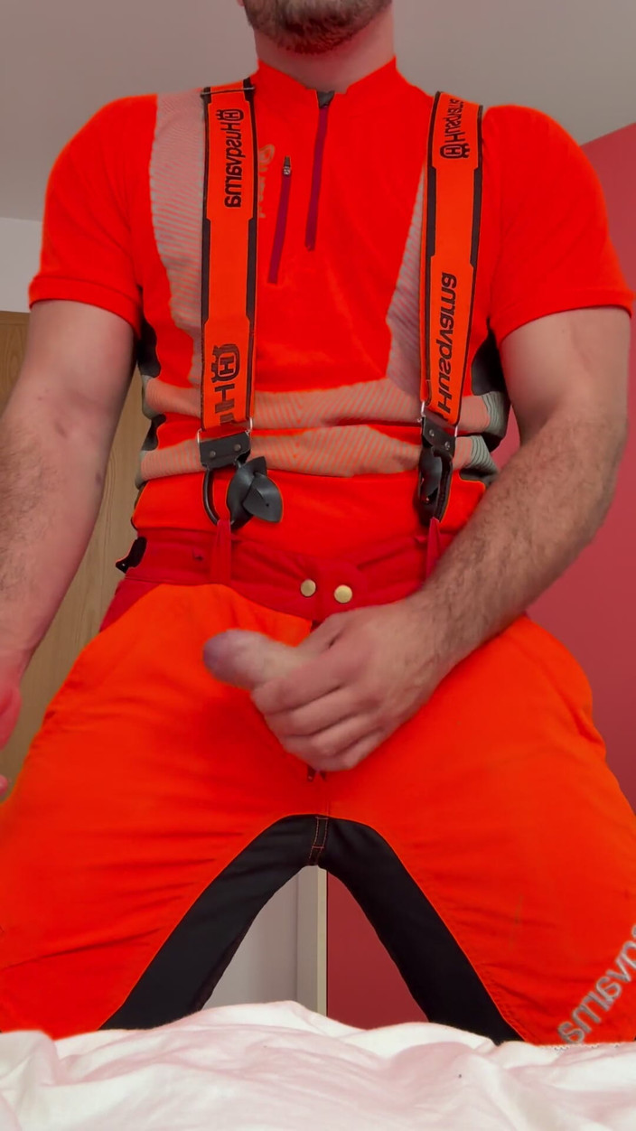 Tyler Blake: Tyler Blake se masturbează în haine de lucru Hivis lumberjack - flexări...