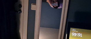 SwitchMixCouple: Geassisteerde auto fellatio + vastgepind + enorme lading in gezicht gedeeld