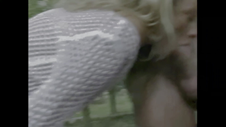 Italians at Home: Trio lesbiană se transformă într-o orgie în pădure