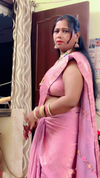 Desi Bhabhi Saree Look