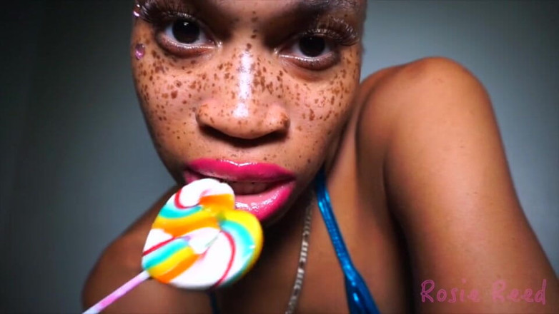 Rosie Reed: Dikongkek minda oleh Shiny Lips Lolly (Definisi Standard)