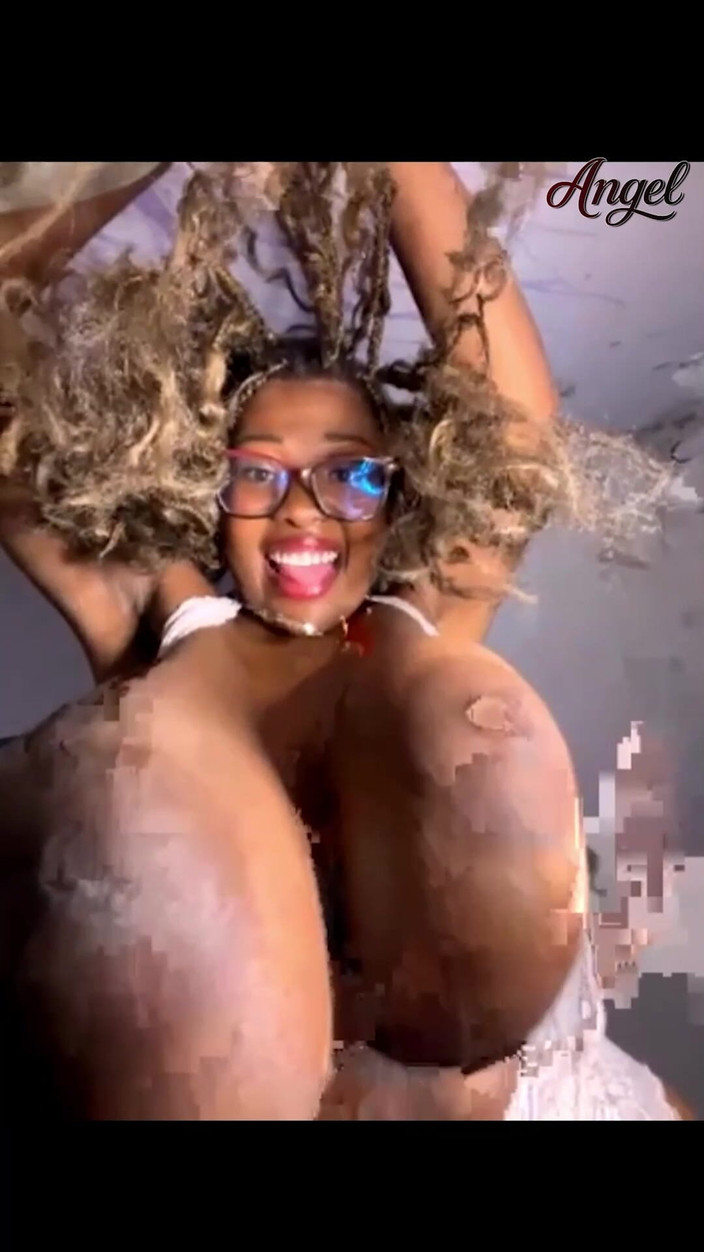 Angel Big B: Playing Alone Live, My Boobs Are Thirsty