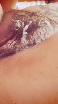 Shaving & Sudden Urge: Nicoletta, Live Shaving and Peeing