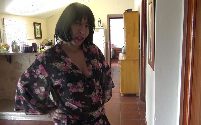 Stepmom Susan: Збочена французька зріла чекає вашої сперми і мочиться у всі її розпусні дірки