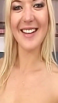 Неохайну пизду лизали і пестили пальцями до оргазму ahegao