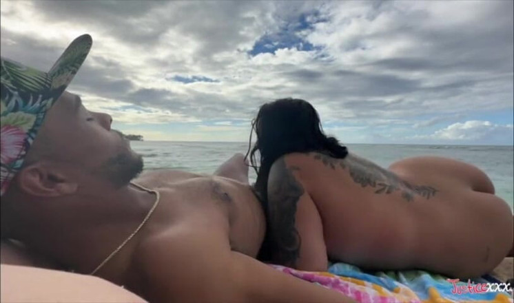 Just Justice: Spravedlnost Bday na Hawaii W / Jadynn Stone