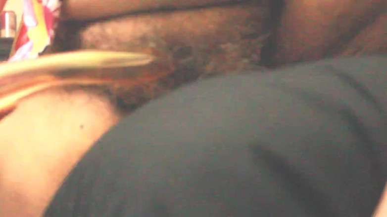 Haydee Rodriguez: Behaarte muschi trifft auf goldenen dildo