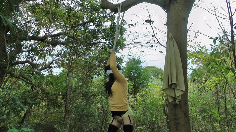 megu2002: 教练28号指示 悬挂绳索束缚留在露天