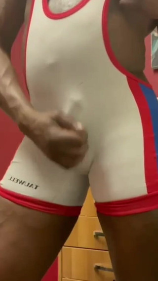 Black mature kinky muscle: 肌肉被紧致的白人鸡巴露出口头