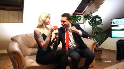 Andrea Dipre Channel: Andrea Dipre interviewt een blondine