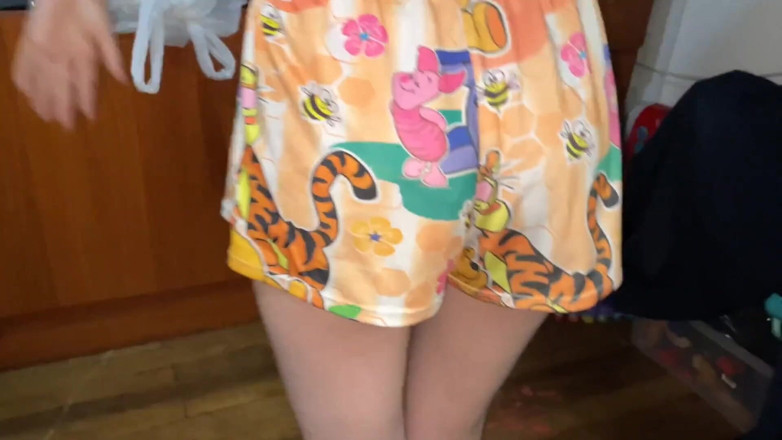 Jopy sex: Laura jest zerżnięta w seksownej piżamie Seksowna piżama Piękna kobieta...