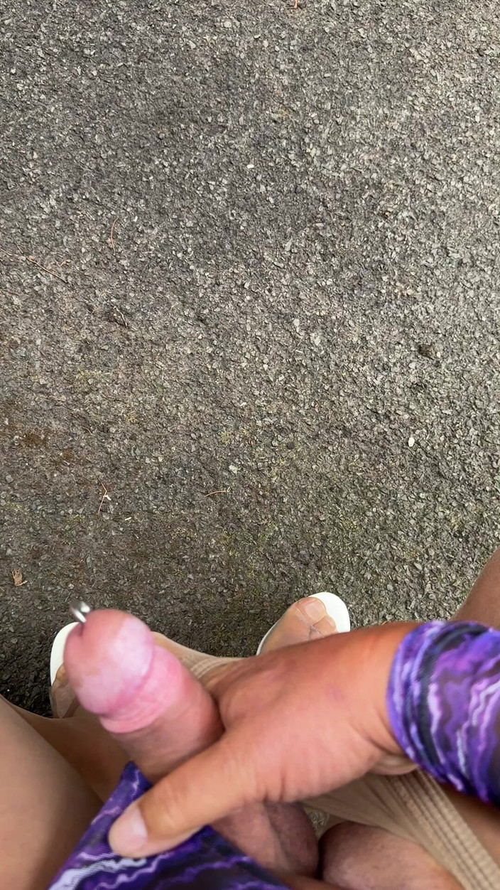 Kellycd2022: Si seksi crossdresser kellycd2022 dengan stoking ungu dengan stoking tembus...