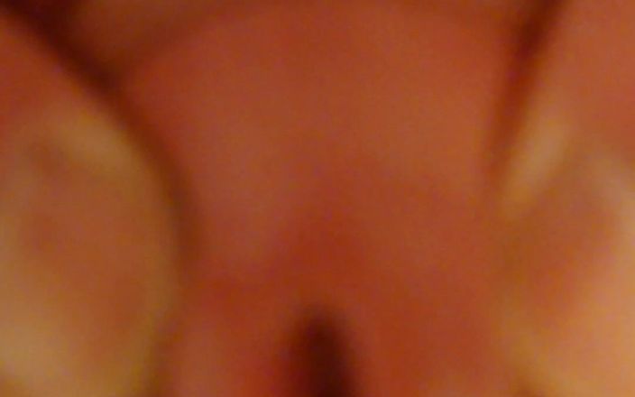 Carmen_Nylonjunge: Plezier met een kleine penis in de keuken