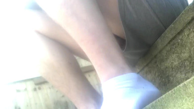 Mike Hok: 近所の人を点滅させる庭で