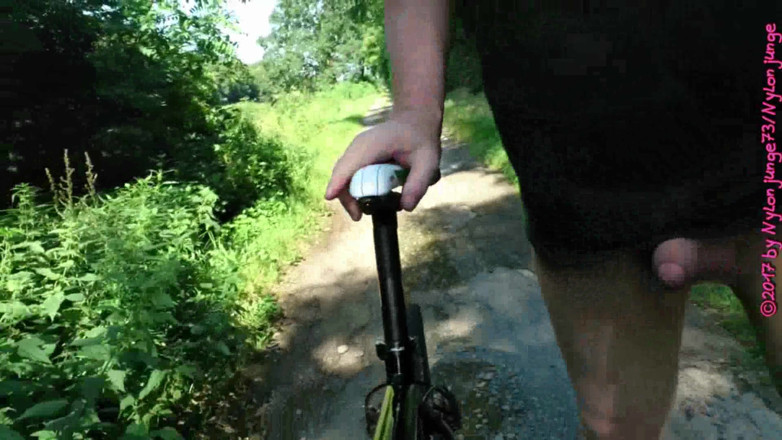 Carmen_Nylonjunge: Horny while riding in pantyhose
