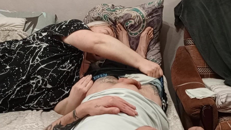 Zona901: Umplu gura vecinei mele cu spermă