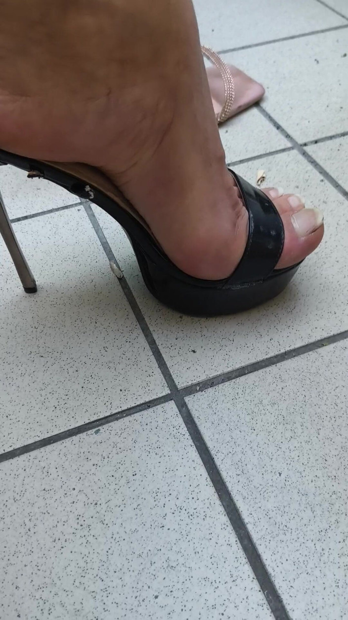Mutsakin: Un altro angolo sexy dei miei fottuti tacchi