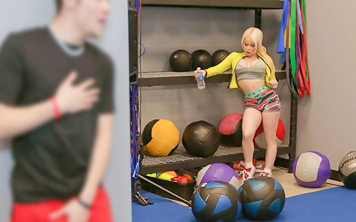 Mylf Official: Cumplimentar milf masaje