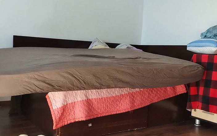 Mirsur: Istri amatir ini lagi asik dan potong baju mereka habis-habisan