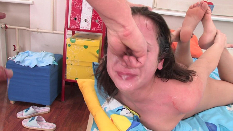 Young Throats: La teen di 18 anni ama essere scopata come una piccola...