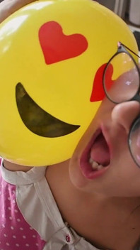 Saudara tiri emoji balon sepong dua kontol - bunny looner