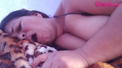 Riderqueen BBW Step Mom Latina Ebony: 在帐篷里侧置第一人称视角性爱