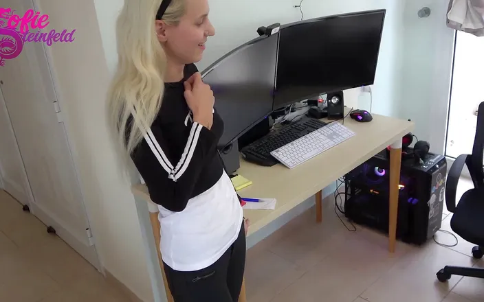 Sofie Steinfeld: Náčelník zasloužený! Zrazená v kanceláři???