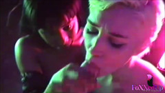 Jenna Foxx: 큰 자지를 공유하는 Sky Blue 그리고 Jenna Foxx