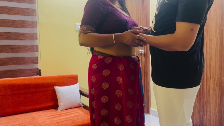 Besharam Jodi: Indische Desi Saree Wali Bhabhi wird von einem Besharam Schneider...