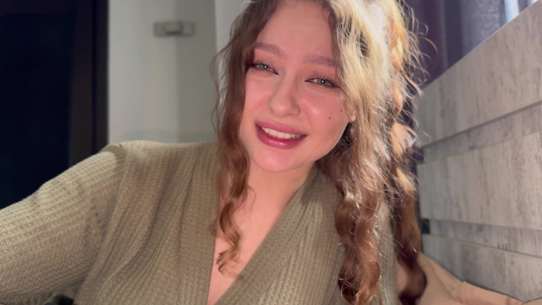 Alexa Poshspicy: VEDERE LA PERSOANA 1: Mătușa vitregă m-a prins masturbându-mă și s-a oferit...