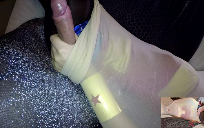 Nylon Xtreme: Punto di vista Sonya Durganova wonder woman sesso in nylon